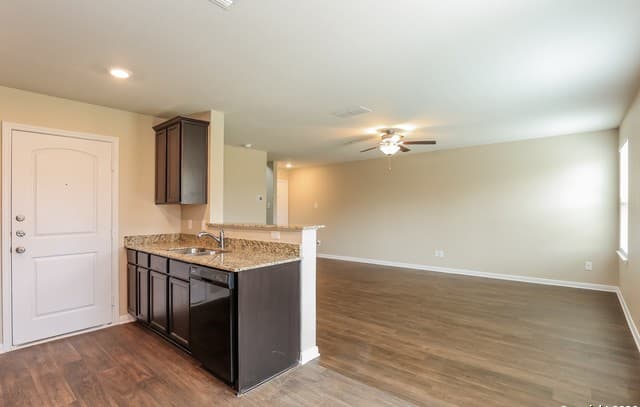 7213  Romaire, San Antonio, TX 78252 — photo 5