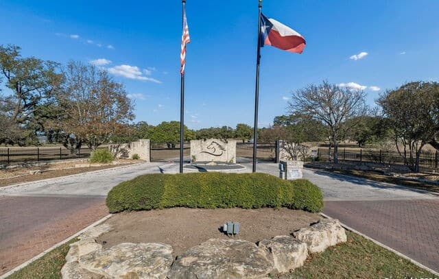 277  Palomino Springs, Bandera, TX 78003 — photo 3
