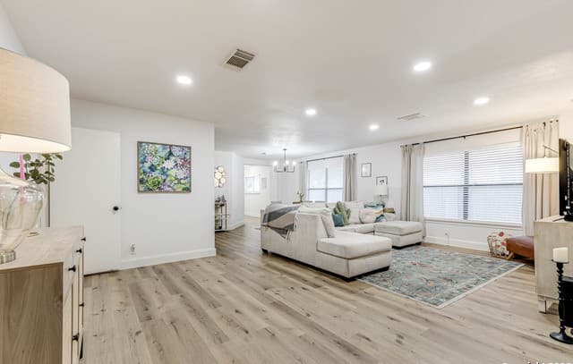 7035  Valmont, San Antonio, TX 78240 — photo 5