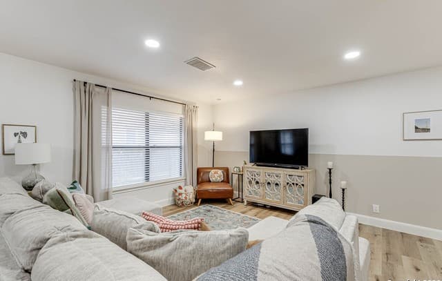 7035  Valmont, San Antonio, TX 78240 — photo 8
