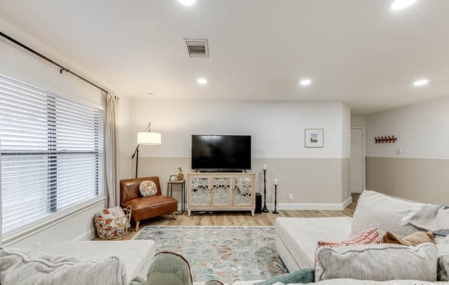 7035  Valmont, San Antonio, TX 78240 — photo 9