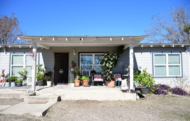 411 E Ansley