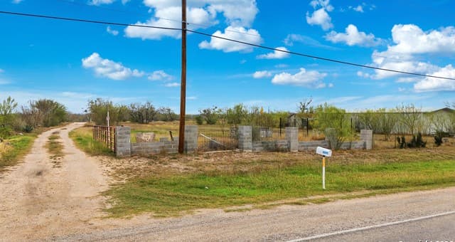 9593  Loop 106, San Antonio, TX 78263 — photo 16