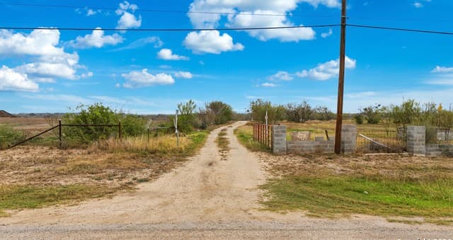 9593  Loop 106, San Antonio, TX 78263 — photo 17