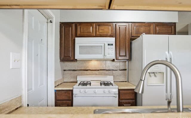 126  Meadow Way, Converse, TX 78109 — photo 10
