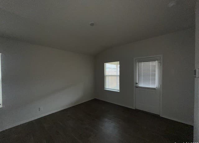 324  Middle Green Loop, Floresville, TX 78114 — photo 11