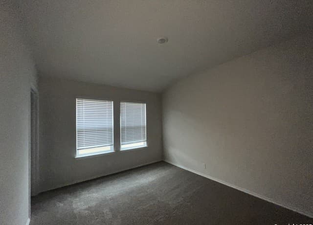 324  Middle Green Loop, Floresville, TX 78114 — photo 12