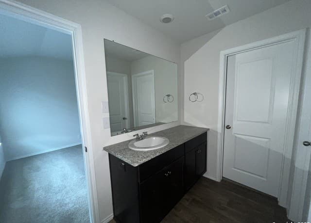 324  Middle Green Loop, Floresville, TX 78114 — photo 16