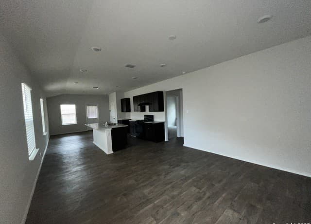 324  Middle Green Loop, Floresville, TX 78114 — photo 3