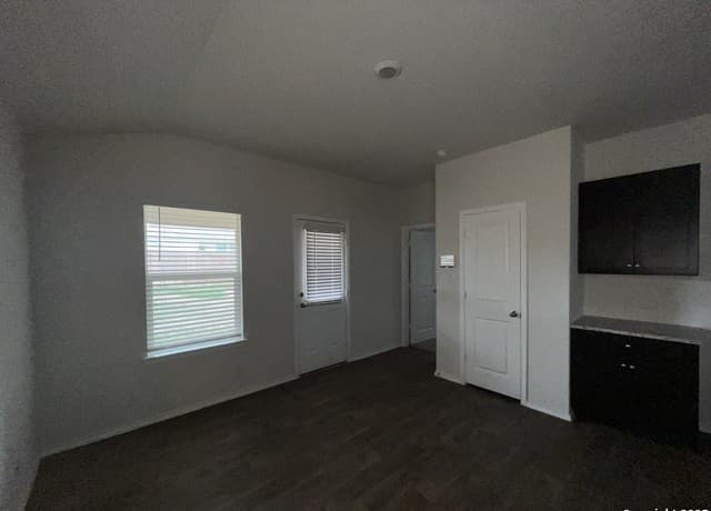 324  Middle Green Loop, Floresville, TX 78114 — photo 8
