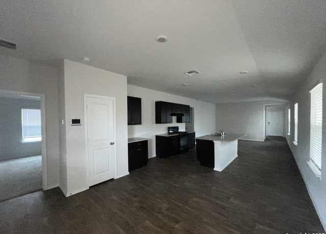 324  Middle Green Loop, Floresville, TX 78114 — photo 9
