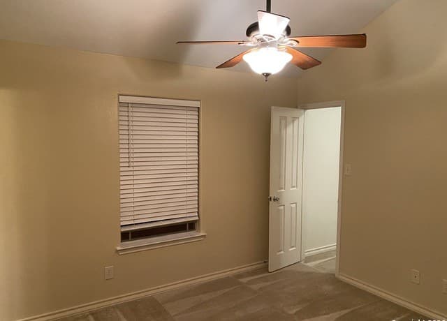 707  Dallas, Pleasanton, TX 78064 — photo 3