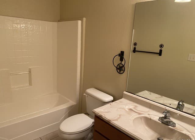 707  Dallas, Pleasanton, TX 78064 — photo 4