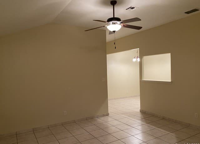 707  Dallas, Pleasanton, TX 78064 — photo 6