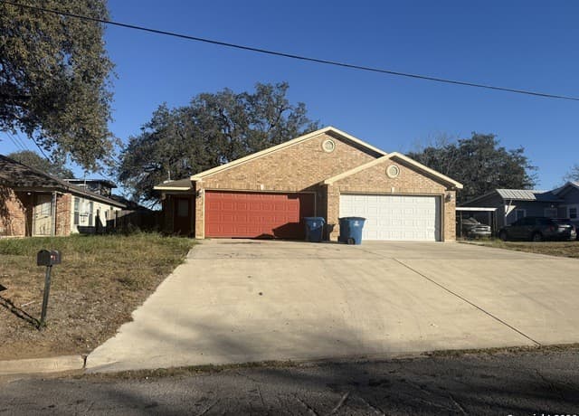 707  Dallas, Pleasanton, TX 78064 — photo 7