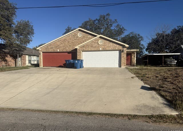 707  Dallas, Pleasanton, TX 78064 — photo 8