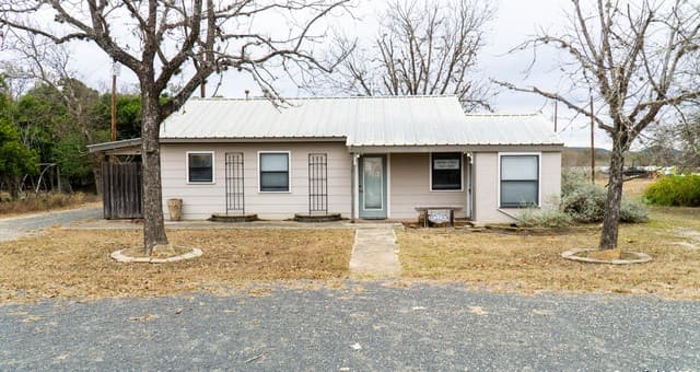 730 N Main, Utopia, TX 78884 — photo 3