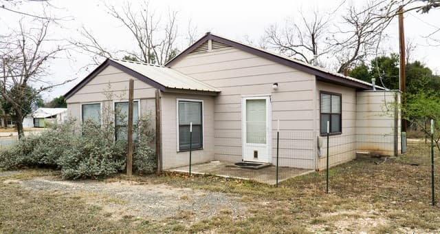 730 N Main, Utopia, TX 78884 — photo 5