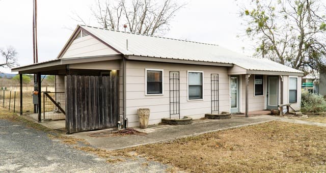 730 N Main, Utopia, TX 78884 — photo 8