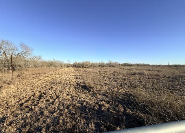 6093  Leal, Pleasanton, TX 78064 — photo 3