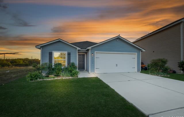 8408 Roadrunner Passage