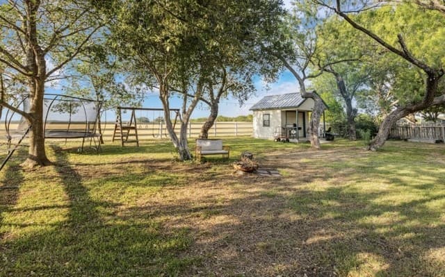 101  Country Ln, Castroville, TX 78009 — photo 14