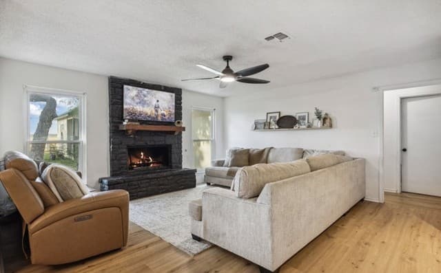 101  Country Ln, Castroville, TX 78009 — photo 4