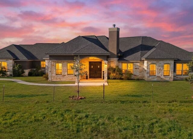 1530 County Road 132, Floresville, TX 78114