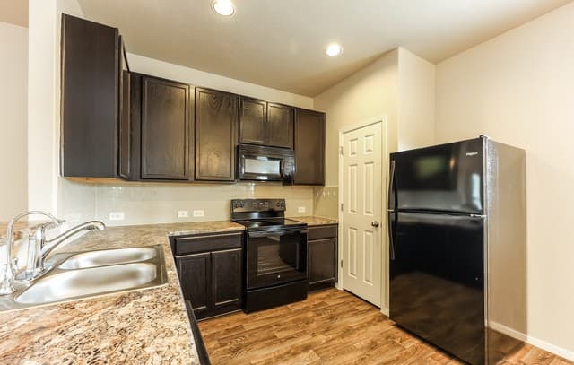 3207  Pedernales, San Antonio, TX 78223 — photo 7