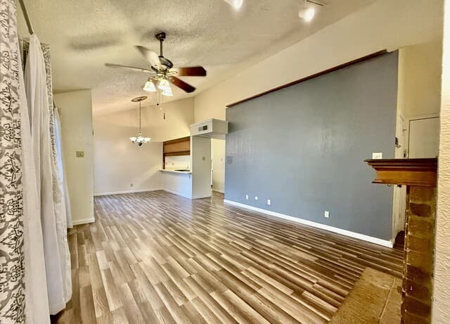8633  Datapoint Unit 226, San Antonio, TX 78229 — photo 2