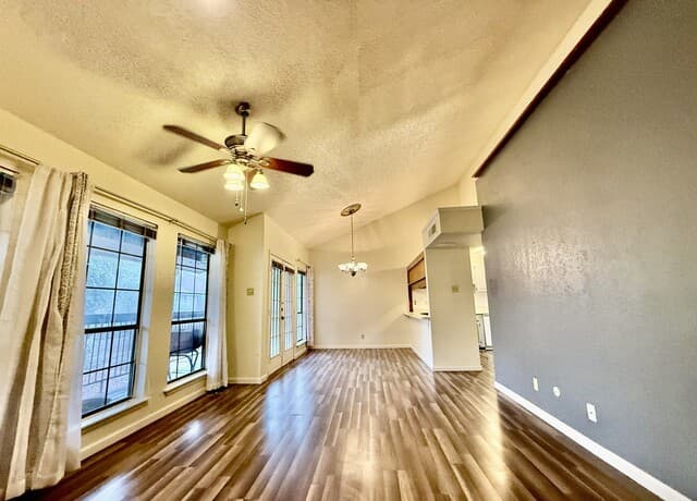 8633  Datapoint Unit 226, San Antonio, TX 78229 — photo 3