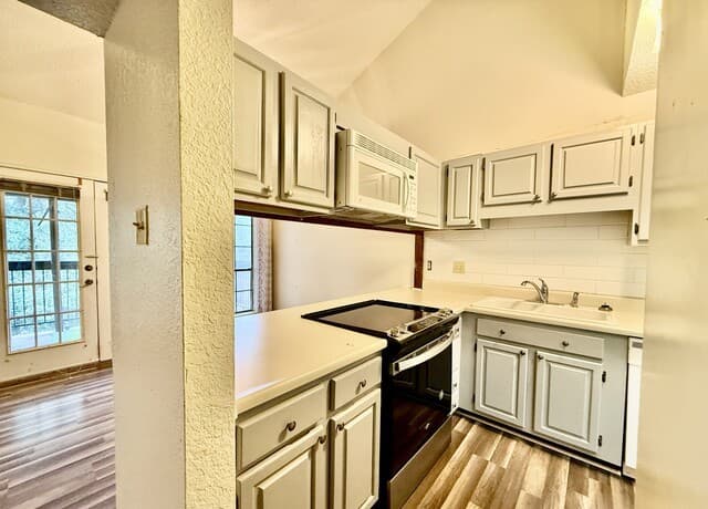8633  Datapoint Unit 226, San Antonio, TX 78229 — photo 7