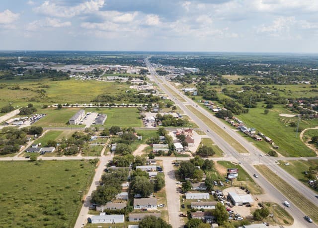 1804  Sutherland Springs, Floresville, TX 78114 — photo 2