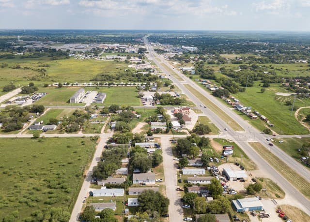 1804  Sutherland Springs, Floresville, TX 78114 — photo 4