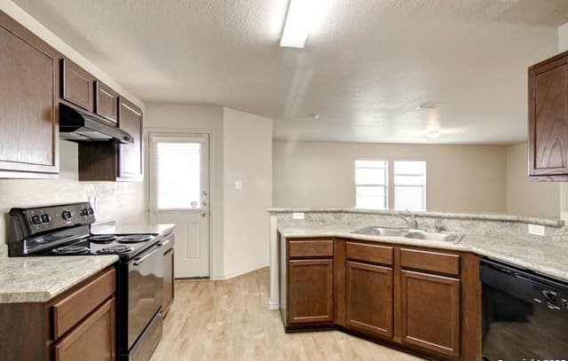 8926  Gerald Ohara, San Antonio, TX 78221 — photo 3