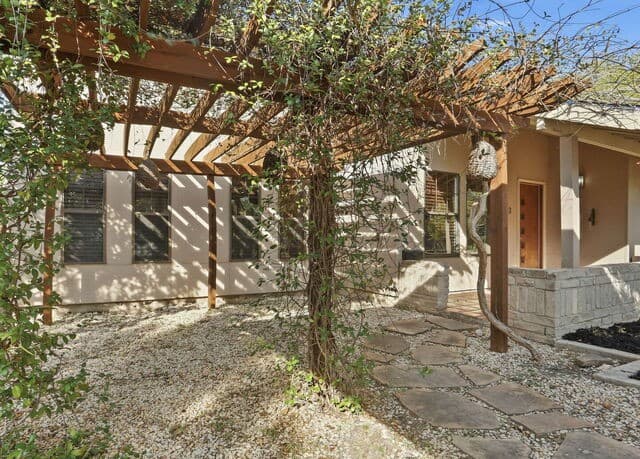 543 Robinhood Pl