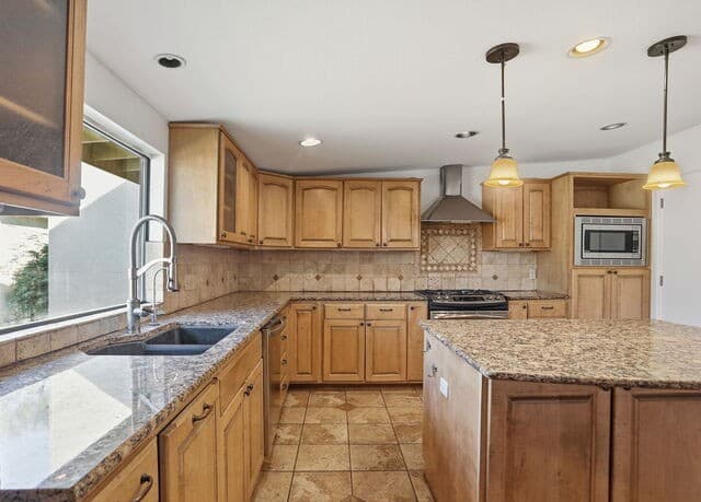 543  Robinhood Pl, San Antonio, TX 78209 — photo 14