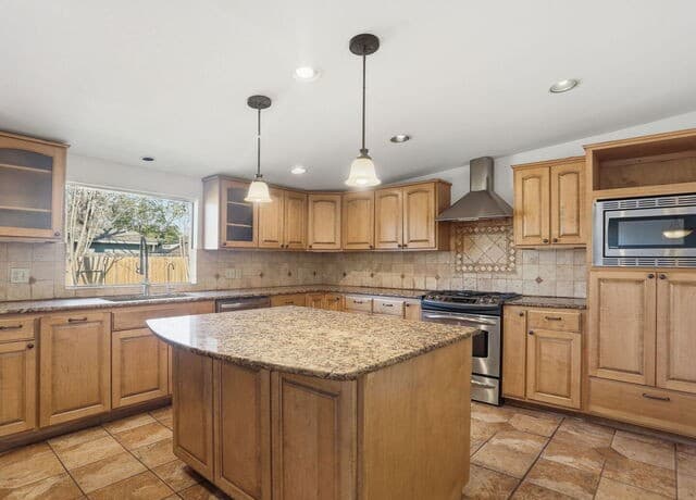 543  Robinhood Pl, San Antonio, TX 78209 — photo 15