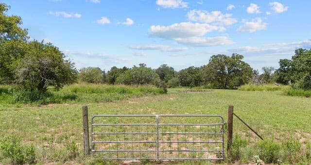 271  Hermosa, Poteet, TX 78065 — photo 11