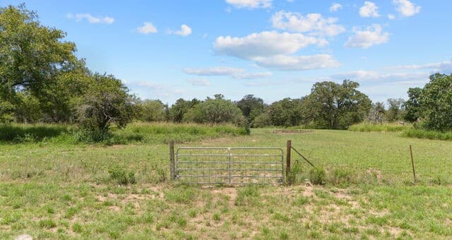 271  Hermosa, Poteet, TX 78065 — photo 9