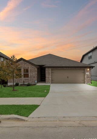 320 Shelton Pass