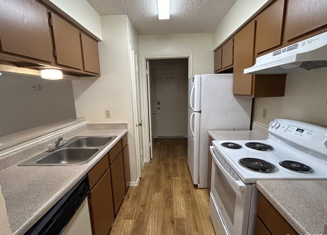 14526  Waddesdon Bluff, San Antonio, TX 78233 — photo 2