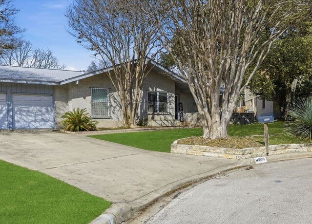 10119  Carolwood Drive, San Antonio, TX 78213 — photo 2