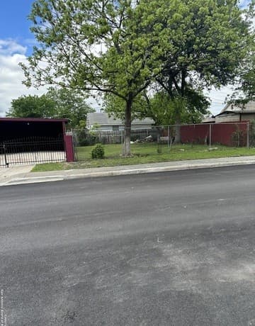 3903  Houston, San Antonio, TX 78207 — photo 2