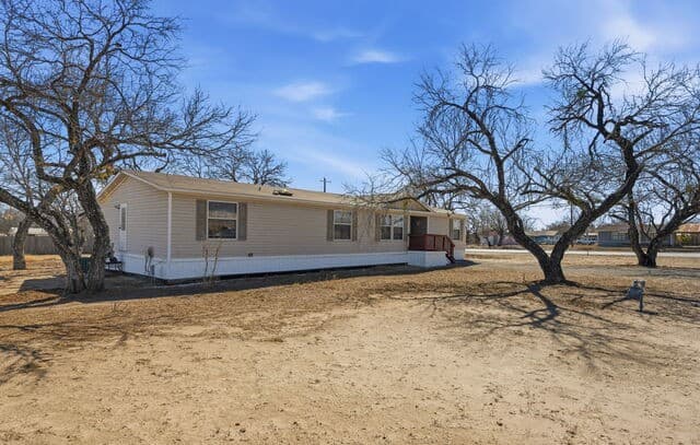708  Mesquite, Jourdanton, TX 78026 — photo 2