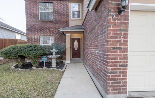 6119  Spotters Ridge, San Antonio, TX 78233 — photo 3