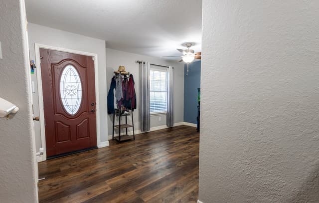 6119  Spotters Ridge, San Antonio, TX 78233 — photo 4