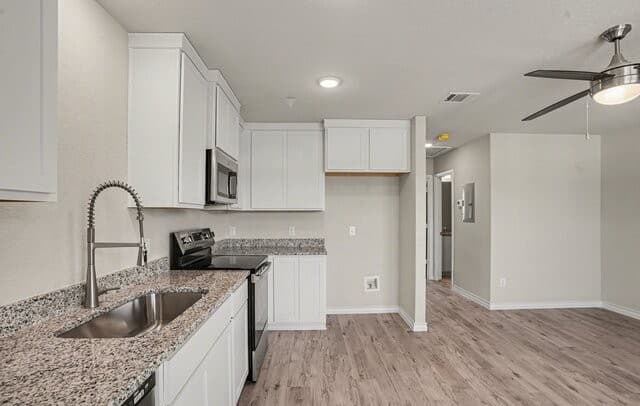 310  W Evergreen St #107, San Antonio, TX 78212 — photo 13