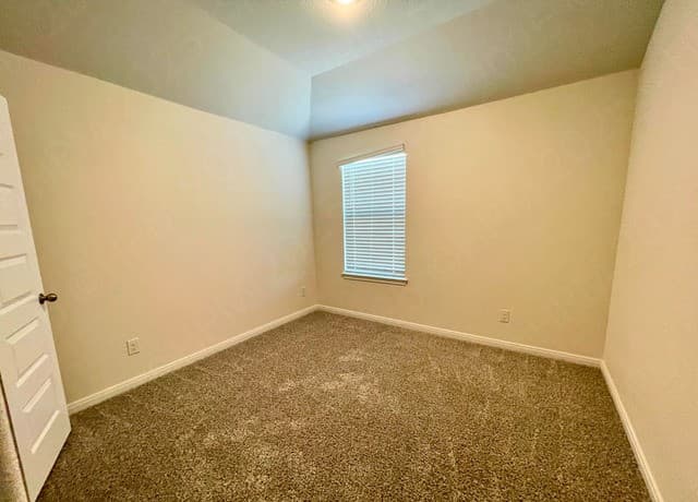 8563  Redhawk Loop, San Antonio, TX 78222 — photo 11