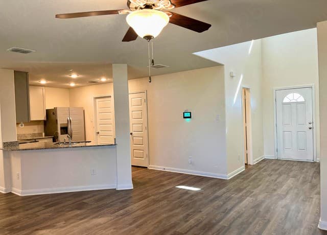 8563  Redhawk Loop, San Antonio, TX 78222 — photo 4